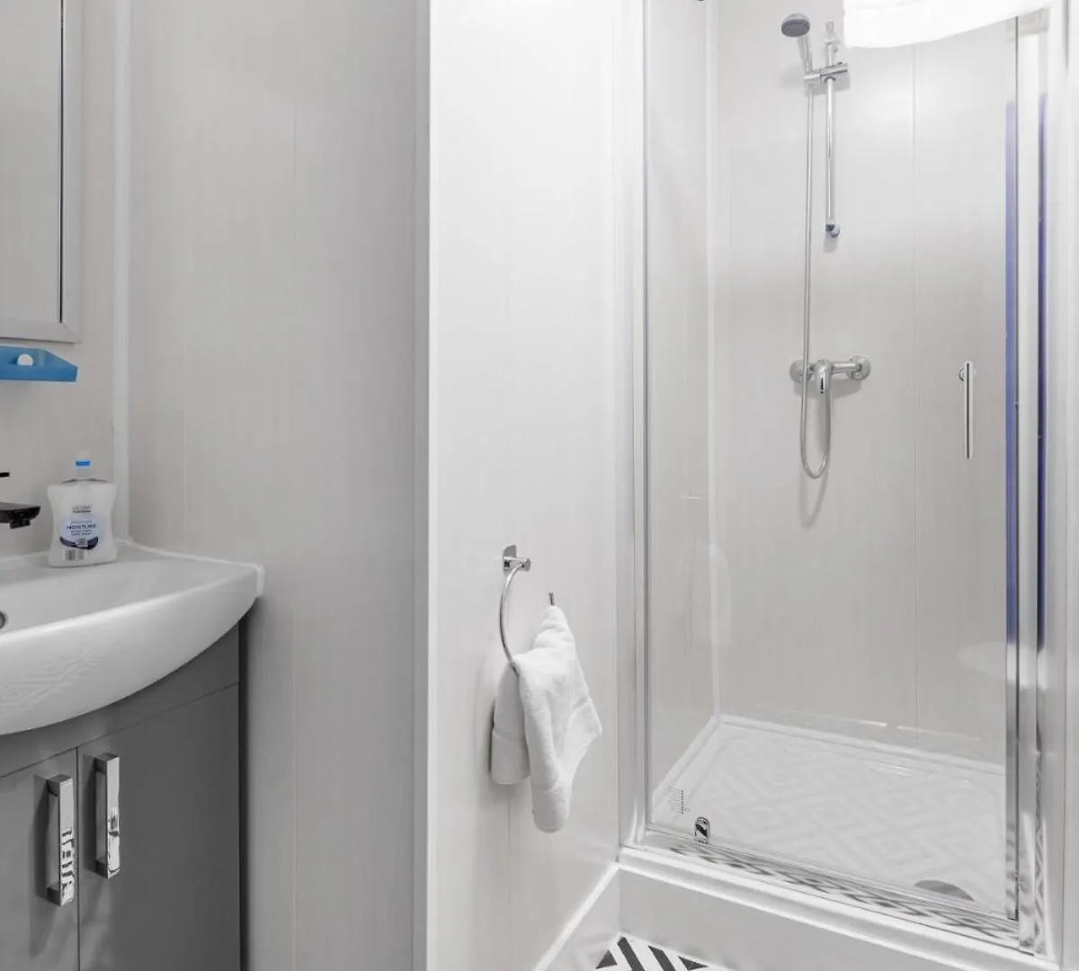 דירה מידלסבורו City Centre Studio 8 With Kitchenette, Free Wifi And Smart Tv By Yoko Property